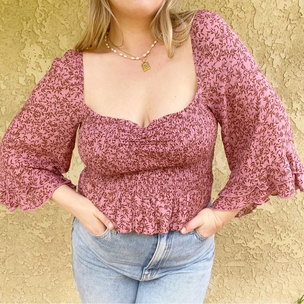 Lulu's mauve pink 3/4 ruffle bell sleeve cropped smocked leaf print blouse Sz M
